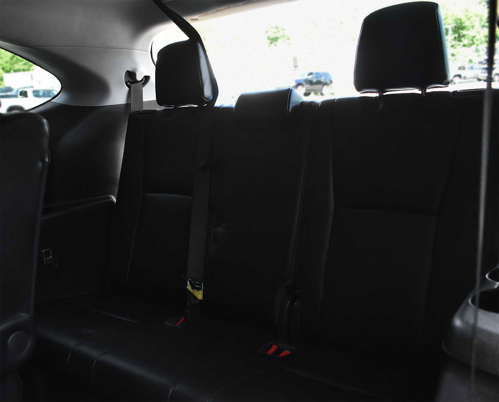 Used 2021 Toyota Highlander XLE AWD/4WD image 14