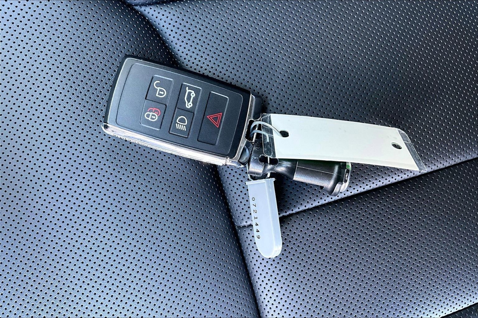 Used 2025 Land Rover Range Rover SE image 10