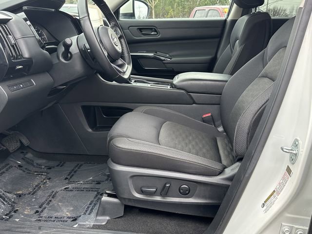 Certified 2024 Nissan Pathfinder SV image 10