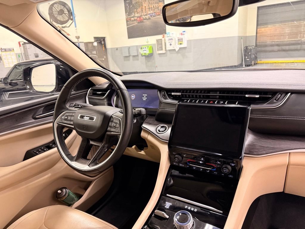 Used 2022 Jeep Grand Cherokee L Limited AWD/4WD image 29