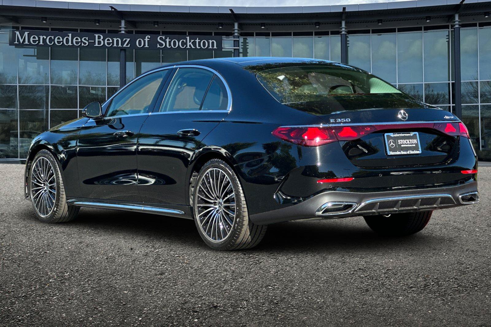 New 2026 Mercedes-Benz E 350 4MATIC Sedan image 6
