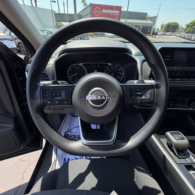 Used 2024 Nissan Rogue S FWD image 18