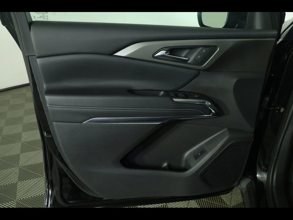 Used 2025 Chevrolet Traverse LT image 23