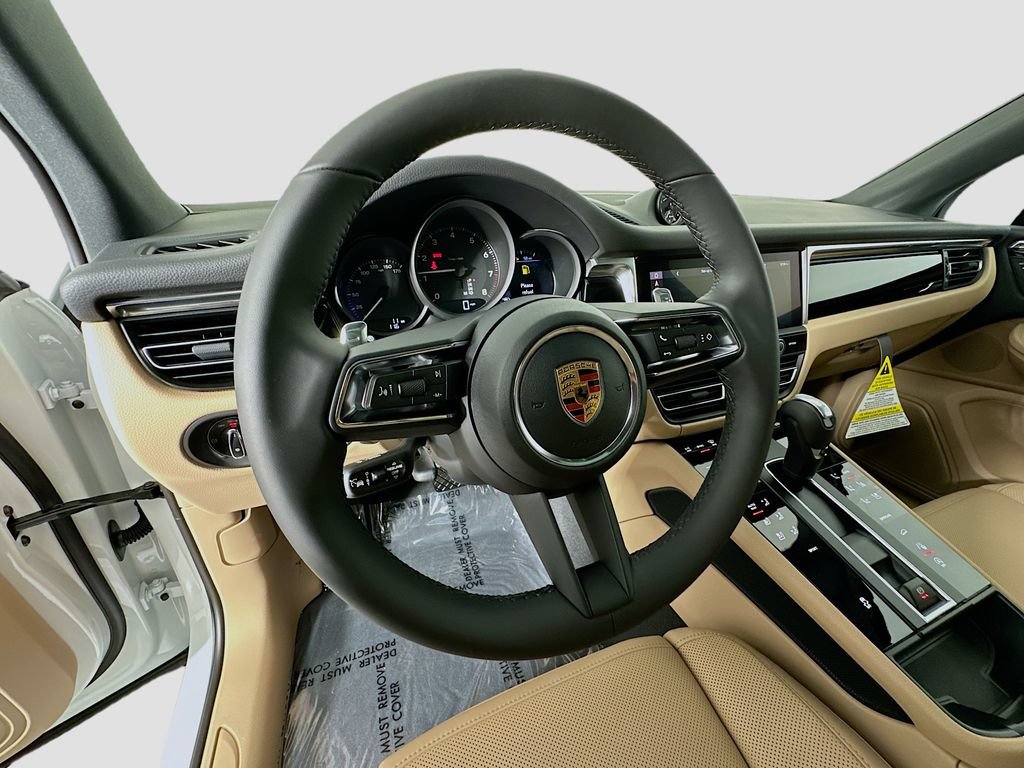 Certified 2026 Porsche Macan AWD/4WD image 12
