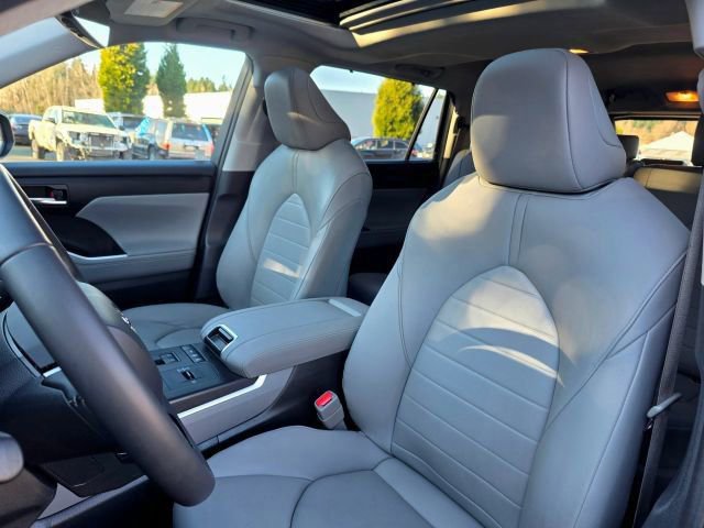 Used 2020 Toyota Highlander XLE AWD/4WD image 26