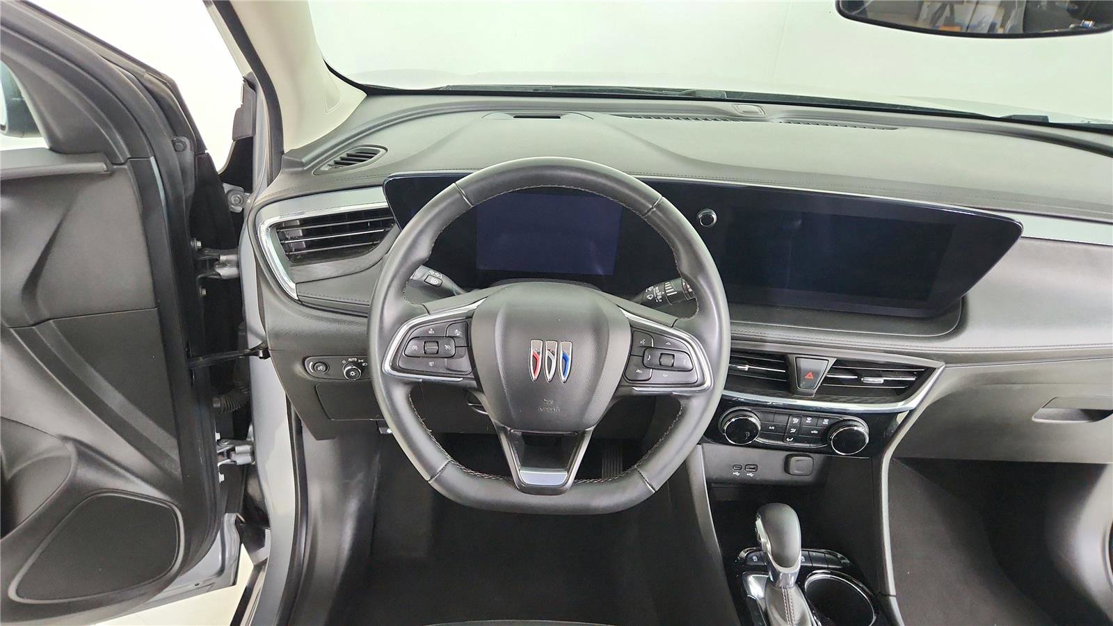 Used 2024 Buick Encore GX Sport Touring FWD image 12