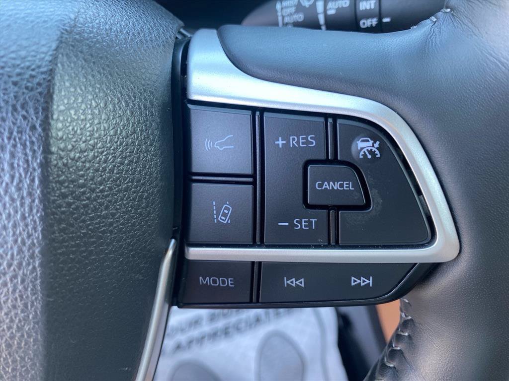 Used 2024 Toyota Highlander Platinum AWD/4WD image 17