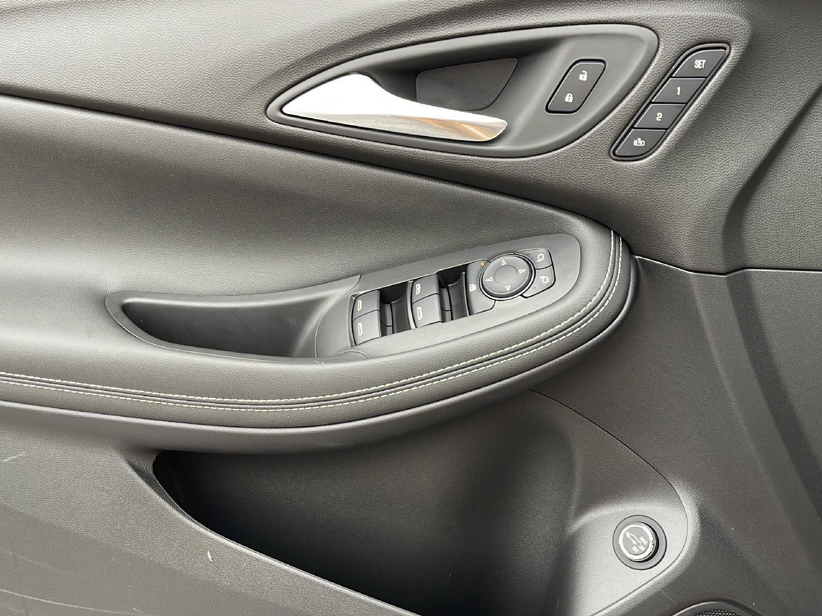 Used 2025 Buick Encore GX Avenir w/ Avenir Technology Package image 20