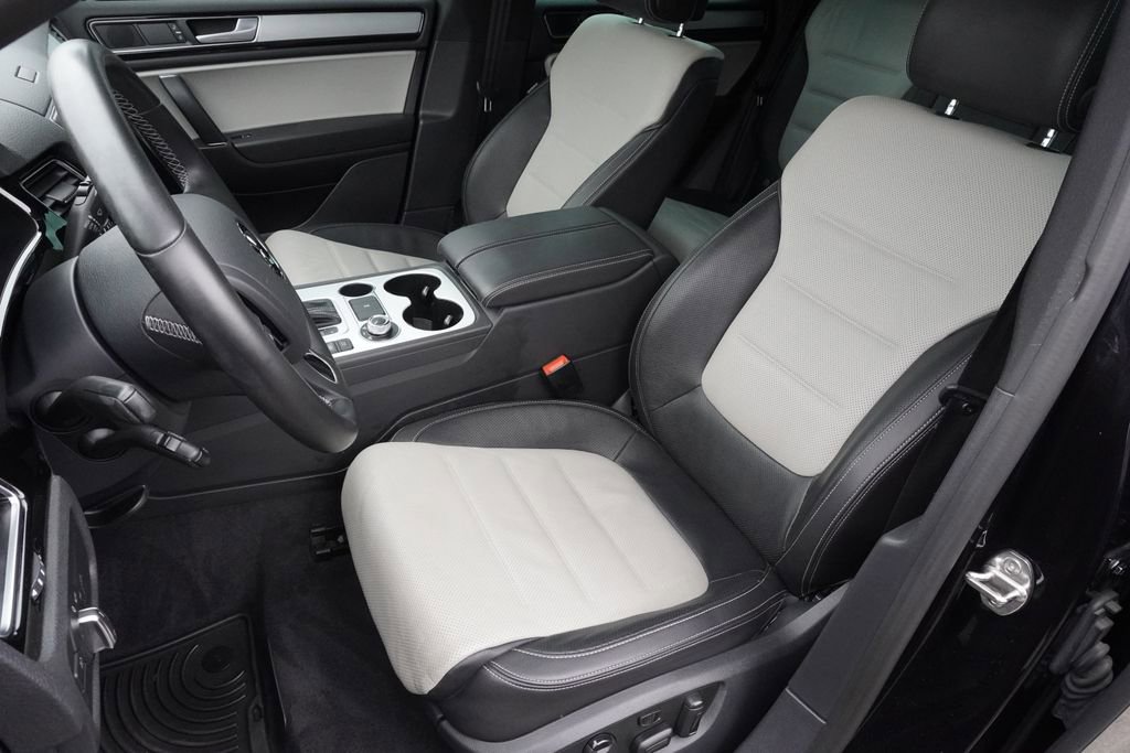 Used 2017 Volkswagen Touareg Wolfsburg Edition AWD/4WD image 20