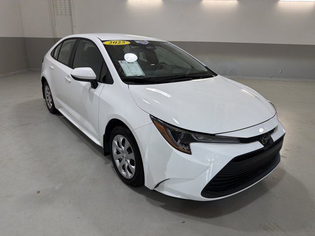 Used 2025 Toyota Corolla LE FWD image 4