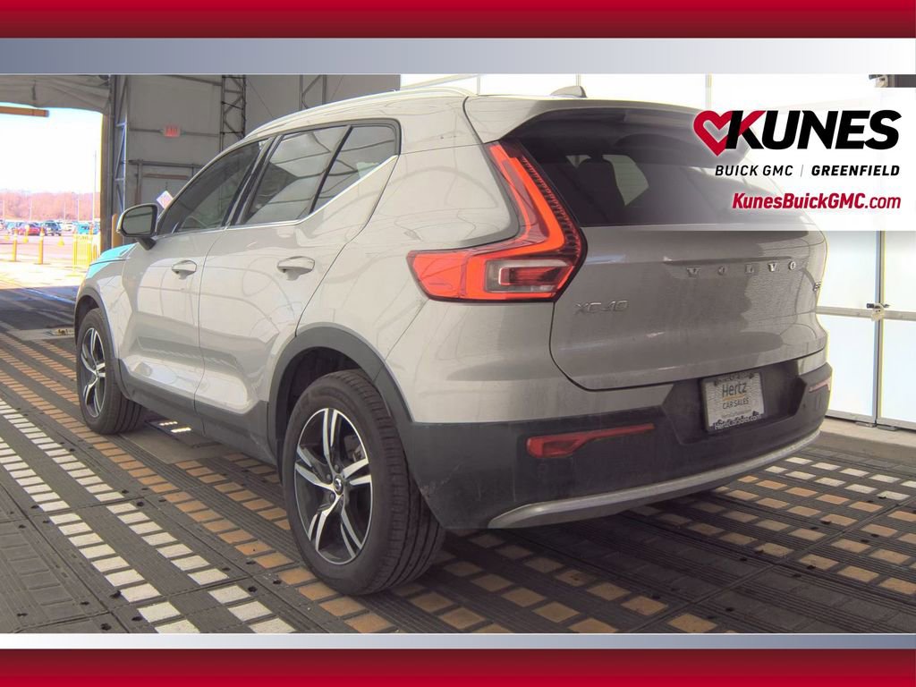 Used 2024 Volvo XC40 B5 Core image 13