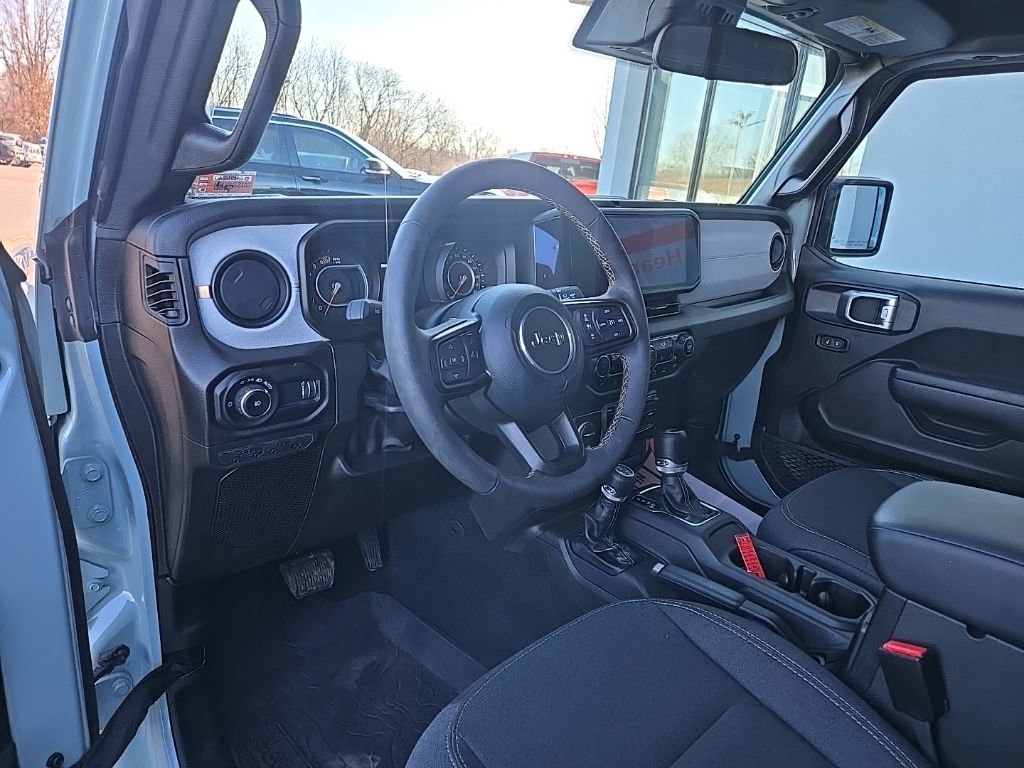Used 2024 Jeep Wrangler Sport S image 34