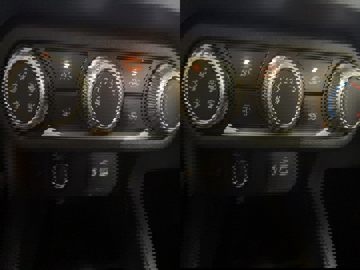 Used 2024 Nissan Versa SV image 10