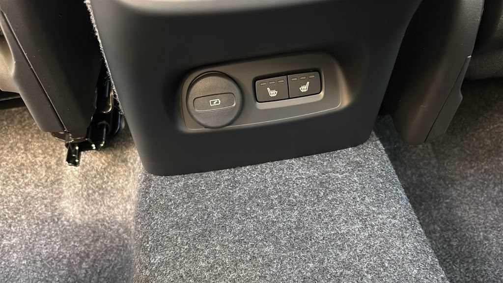 New 2026 Volvo XC40 B5 Core w/ Protection Package Premier AWD/4WD image 9
