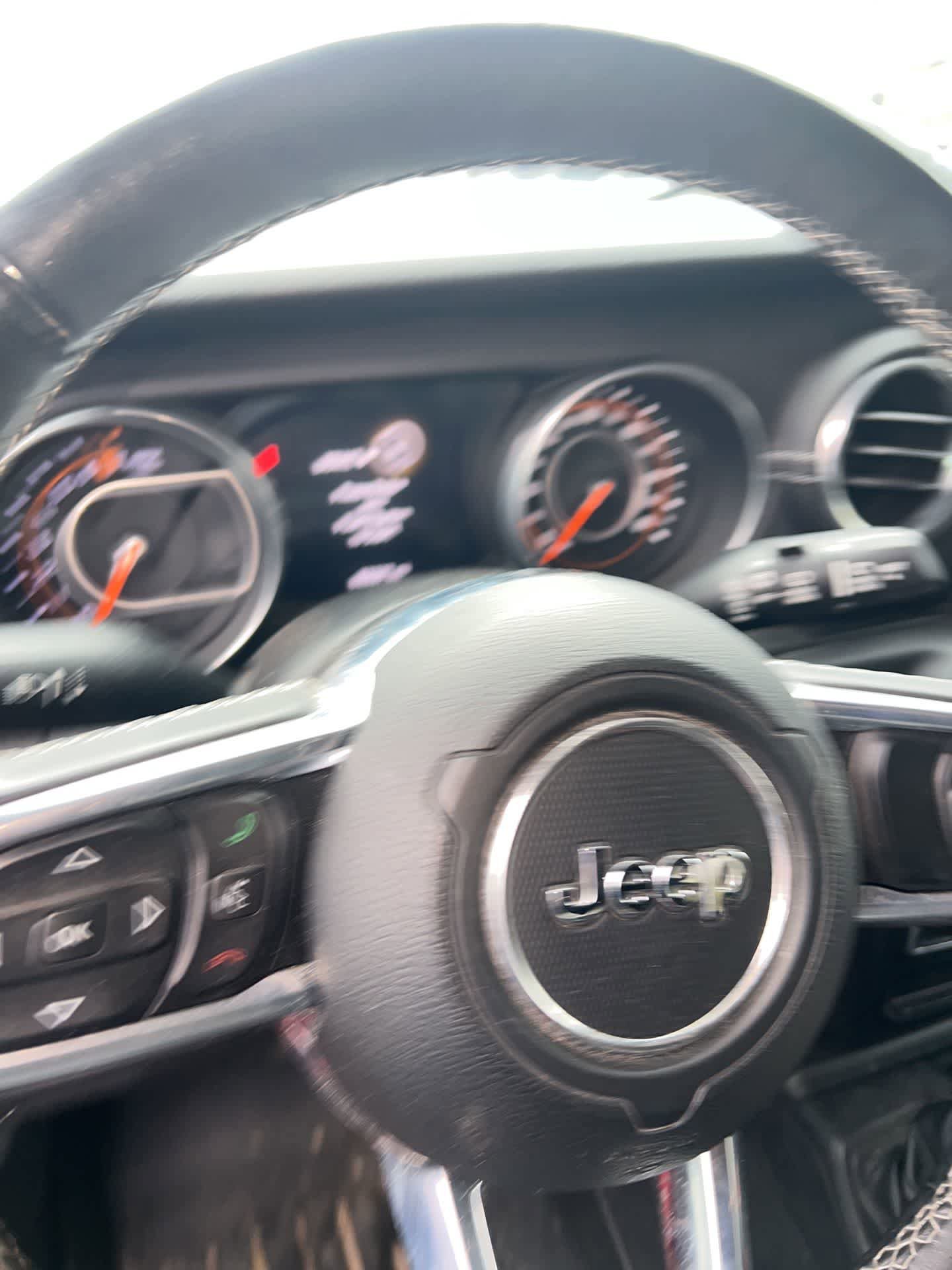 Used 2018 Jeep Wrangler Unlimited Sahara AWD/4WD image 17