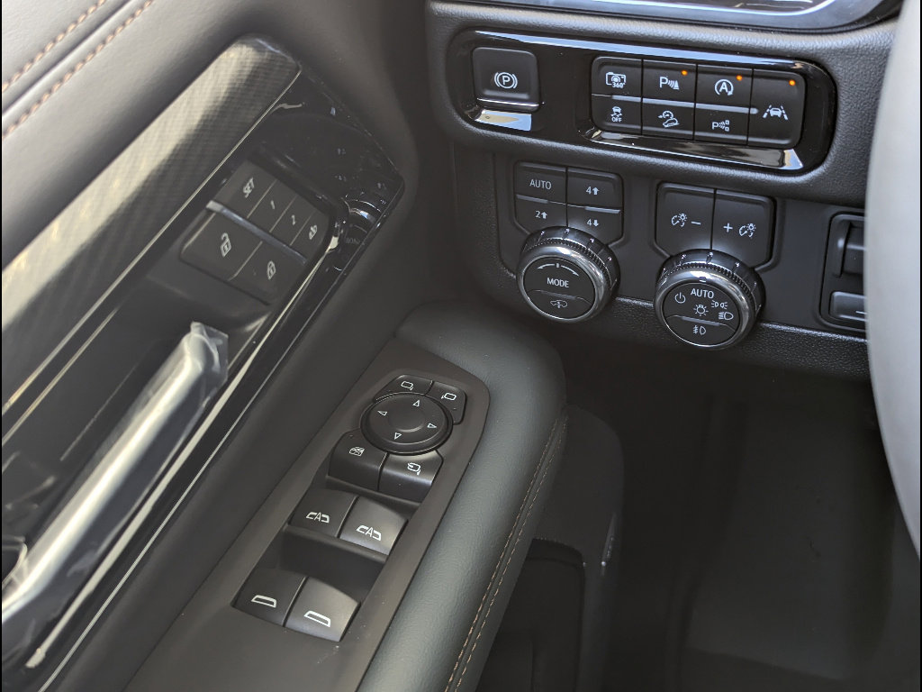 New 2026 GMC Yukon XL AT4 w/ AT4 Premium Plus Package AWD/4WD image 24