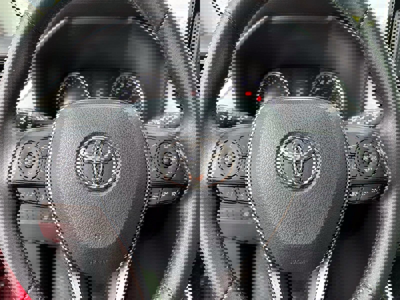 Used 2021 Toyota RAV4 XLE Premium image 28