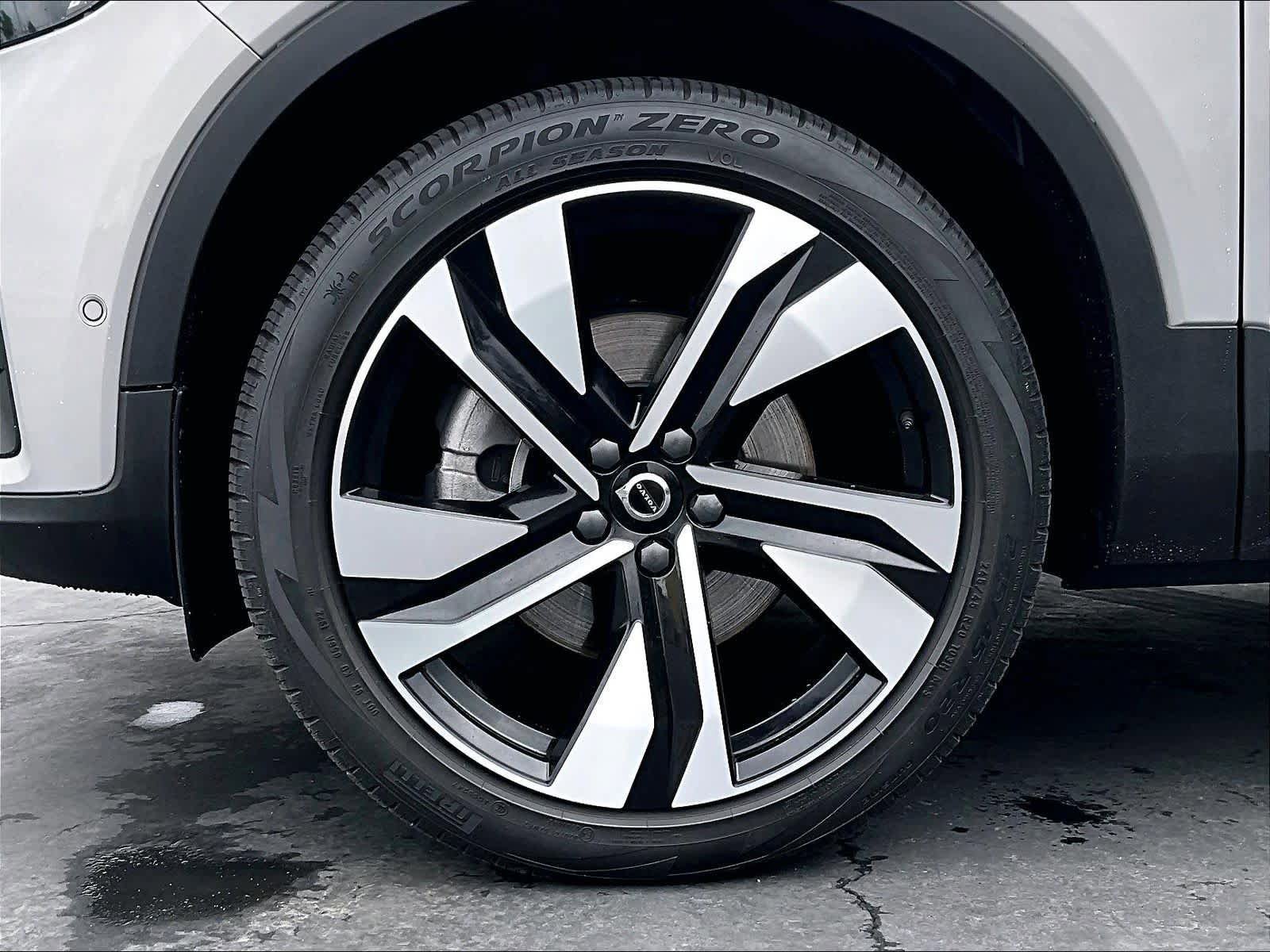 Used 2023 Volvo XC40 B5 Ultimate AWD/4WD image 12