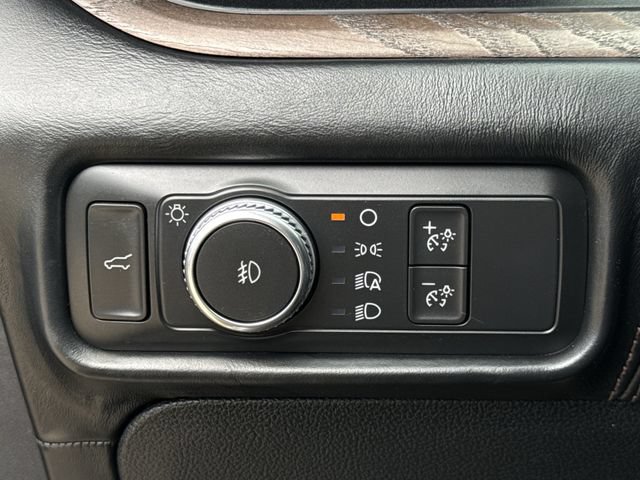 Used 2020 Ford Explorer Platinum w/ Premium Technology Package AWD/4WD image 25