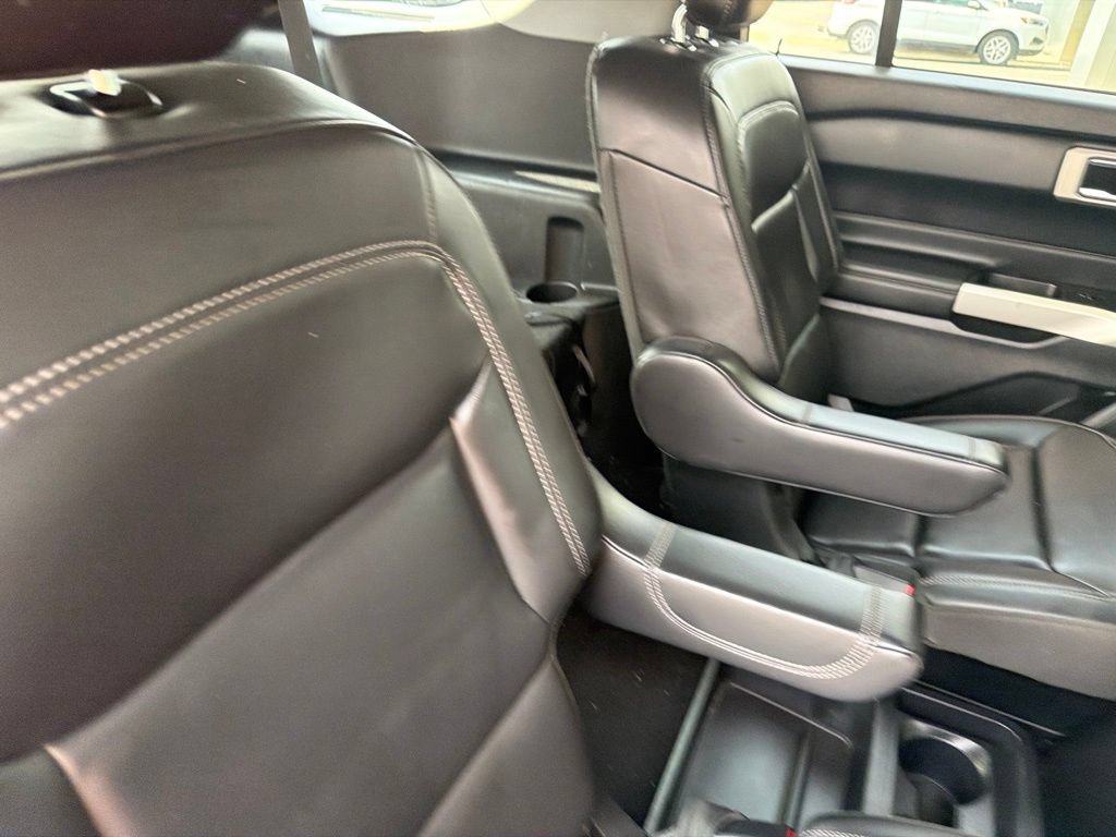 Used 2021 Ford Explorer XLT w/ Equipment Group 202A RWD image 7