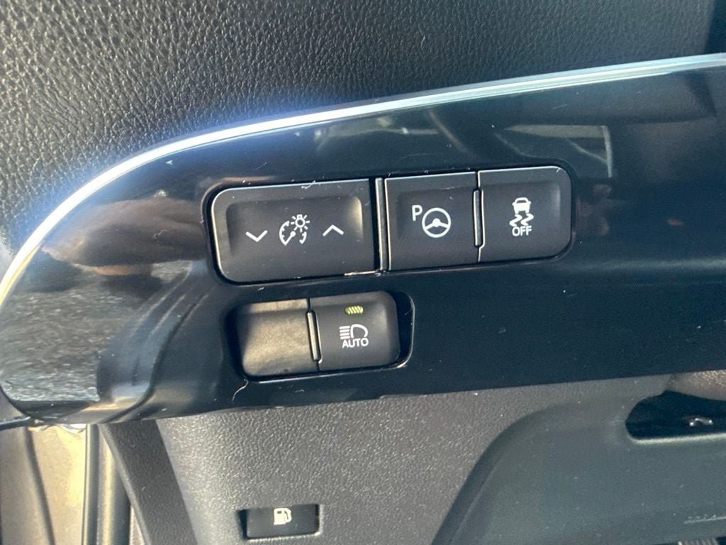 Used 2018 Toyota Prius Four Touring w/ Premium Convenience Package FWD image 14