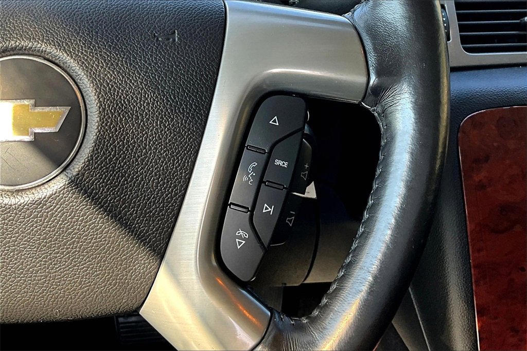 Used 2014 Chevrolet Suburban LTZ image 18