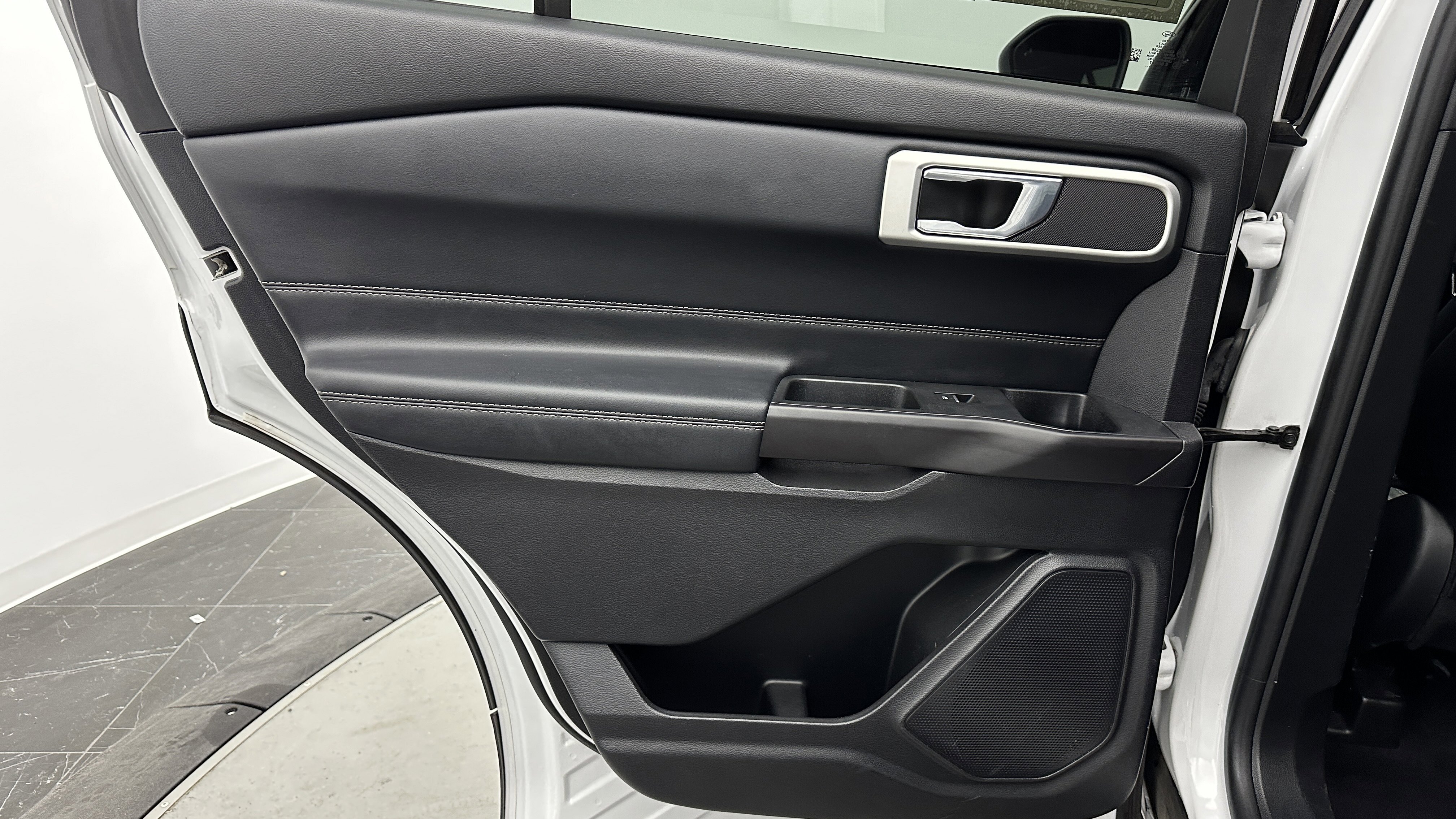 Used 2020 Ford Explorer XLT w/ Equipment Group 202A image 31