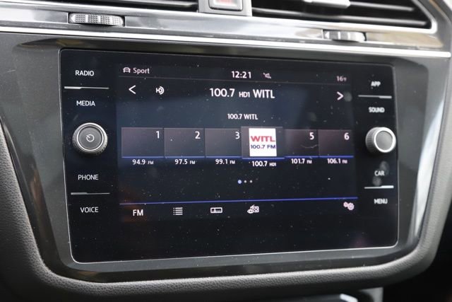 Used 2018 Volkswagen Tiguan SE w/ Panoramic Sunroof Package image 26