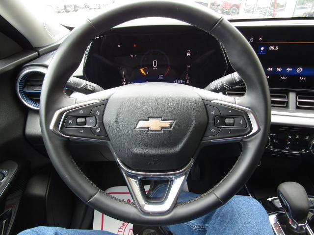 Used 2025 Chevrolet Trax LT w/ LT Convenience Package FWD image 21