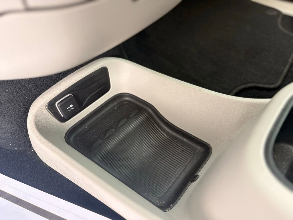 Used 2023 Chrysler Pacifica Touring-L image 20