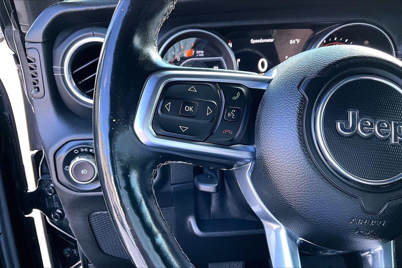 Used 2018 Jeep Wrangler Unlimited Sahara AWD/4WD image 11