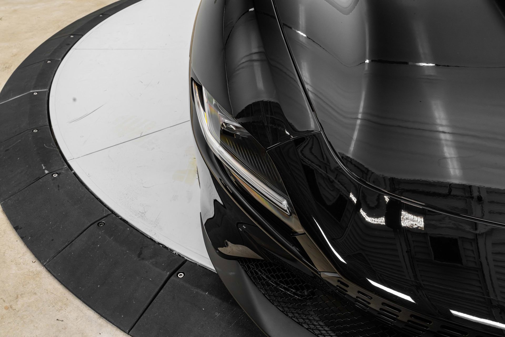 Certified 2025 Ferrari Roma Spider RWD image 44