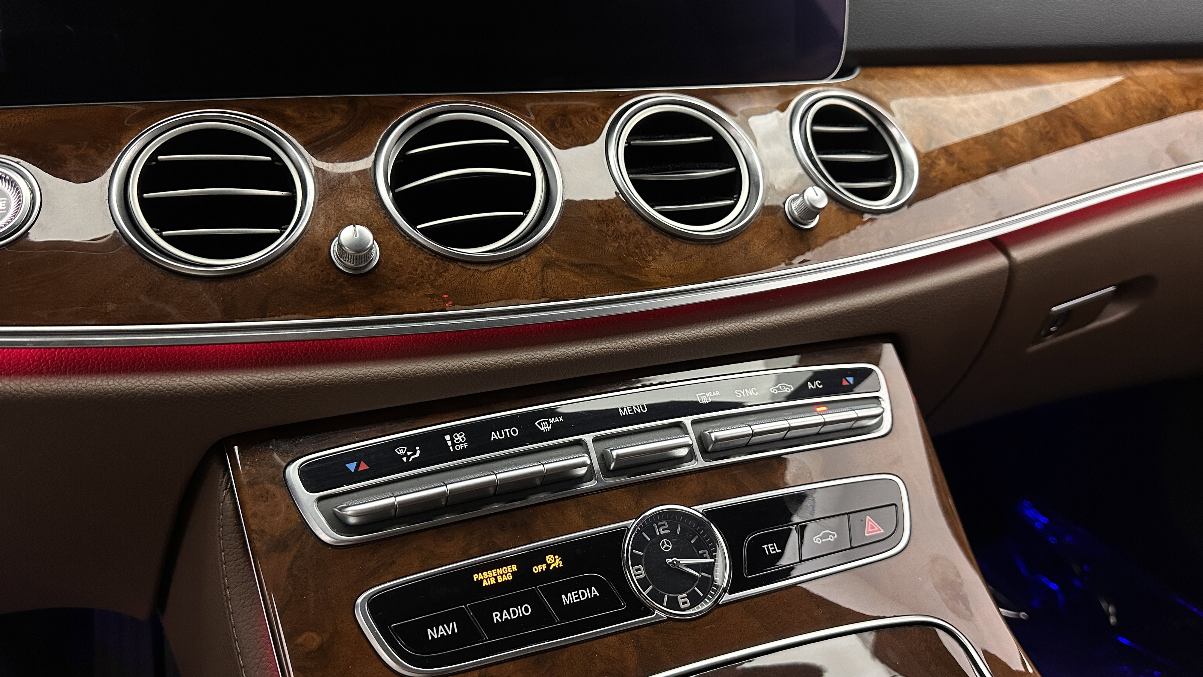 Used 2019 Mercedes-Benz E 300 w/ Premium 1 Package image 18