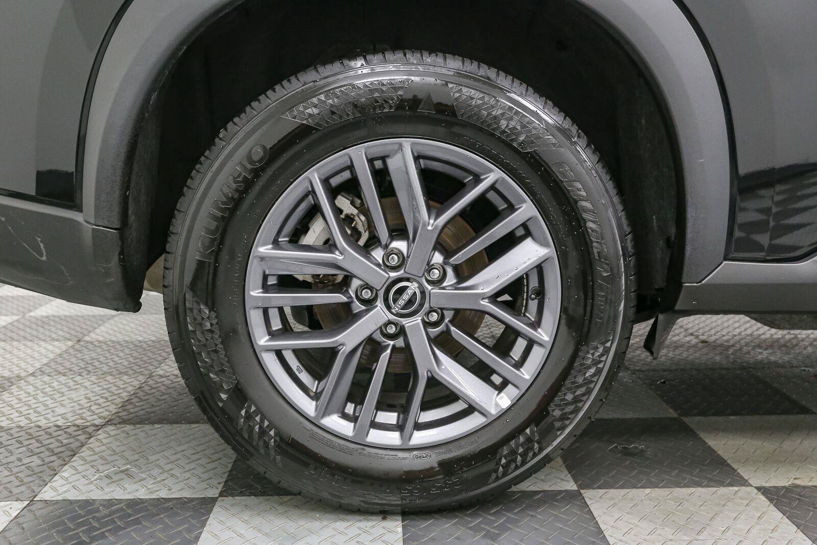 Used 2026 Nissan Rogue SV AWD/4WD image 16