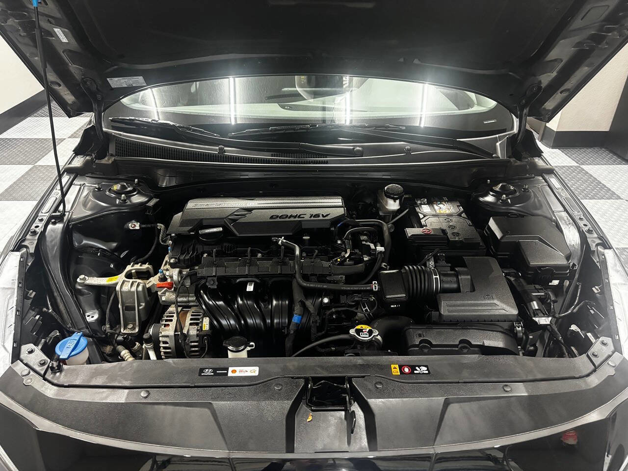 Used 2023 Hyundai Elantra SE FWD image 20