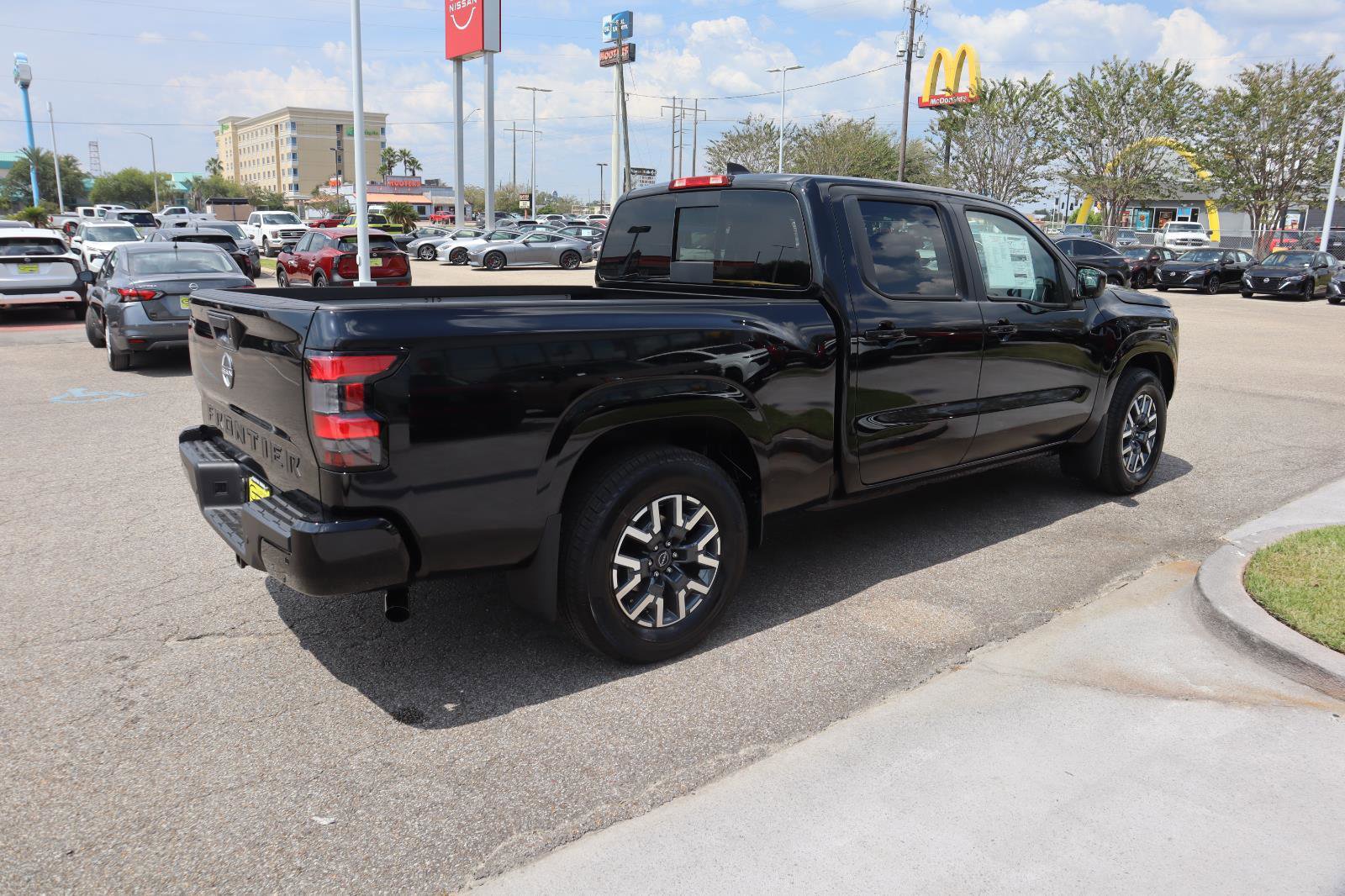Used 2026 Nissan Frontier SV w/ SV Convenience Package RWD image 11