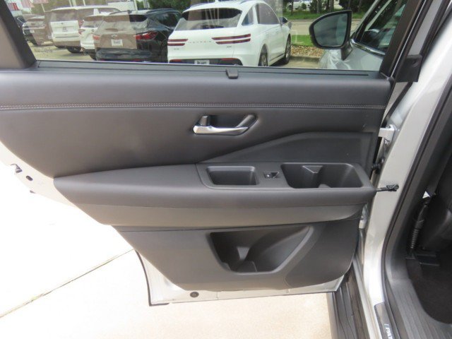 Used 2024 Nissan Pathfinder Platinum w/ Lighting Package (N93) FWD image 18