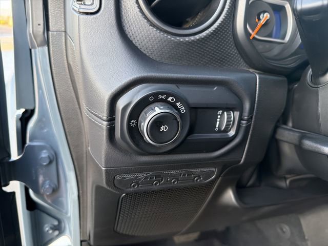 Used 2025 Jeep Wrangler Unlimited Rubicon w/ XTREMEE 35" Tire Package AWD/4WD image 11