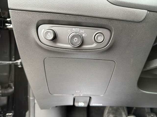 Used 2023 Buick Encore GX Select w/ Sport Touring Package FWD image 17