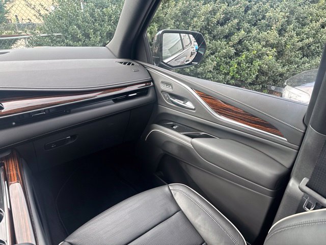 Used 2023 Cadillac Escalade Premium Luxury AWD/4WD image 18