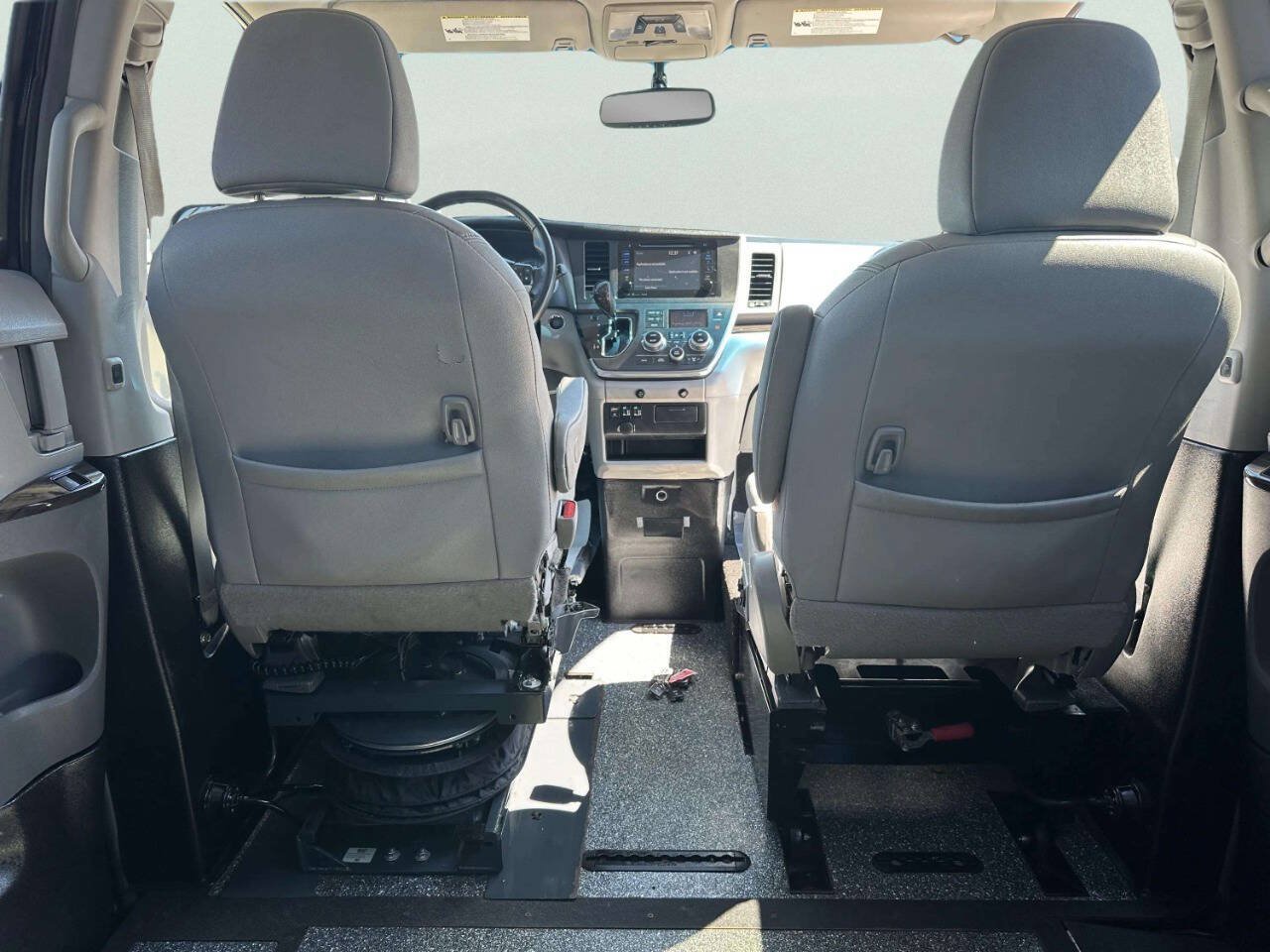 Used 2016 Toyota Sienna XLE FWD image 21