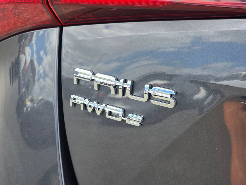 Used 2020 Toyota Prius LE AWD/4WD image 13