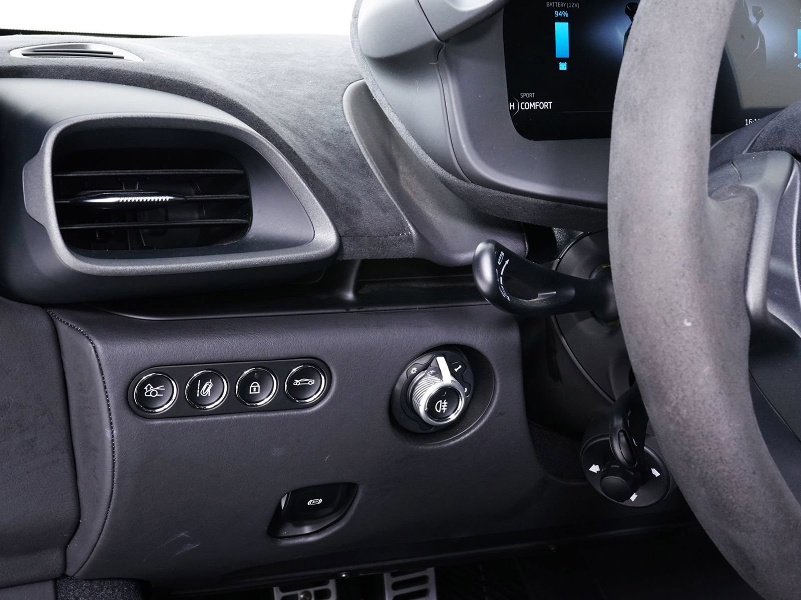 Used 2023 McLaren Artura RWD image 27