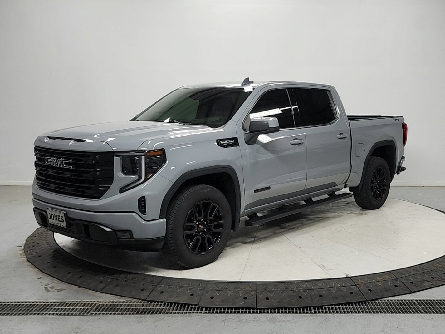 Used 2024 GMC Sierra 1500 Elevation w/ Preferred Package AWD/4WD image 3