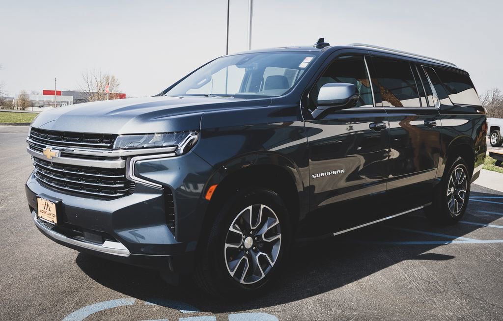Used 2021 Chevrolet Suburban LT w/ LT Signature Package image 17