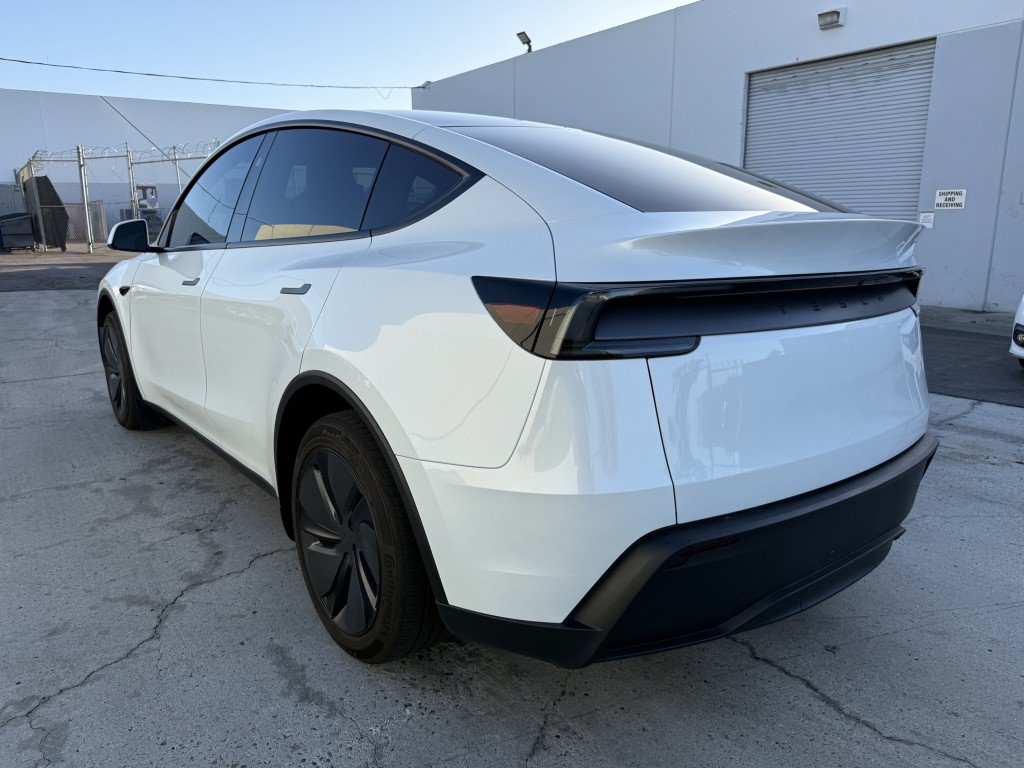 Used 2026 Tesla Model Y Long Range RWD image 4