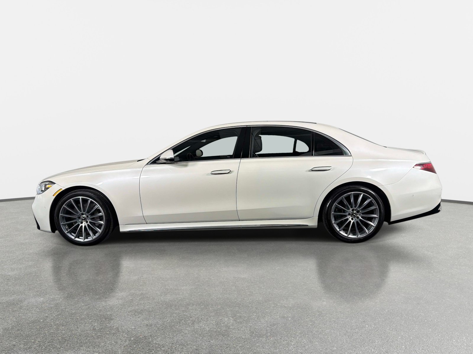 Used 2023 Mercedes-Benz S 500 4MATIC w/ AMG Line image 12