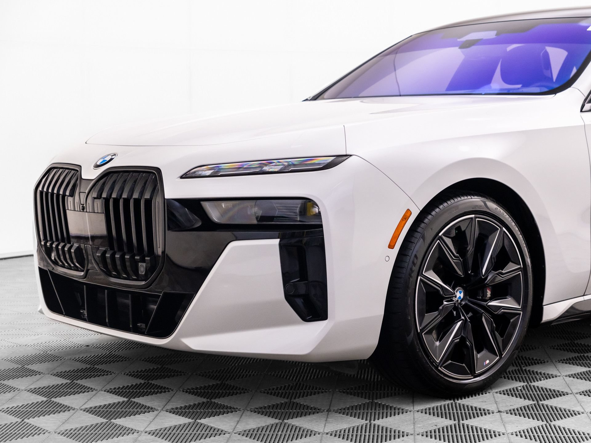 Certified 2023 BMW 760i xDrive w/ Executive Package AWD/4WD image 40