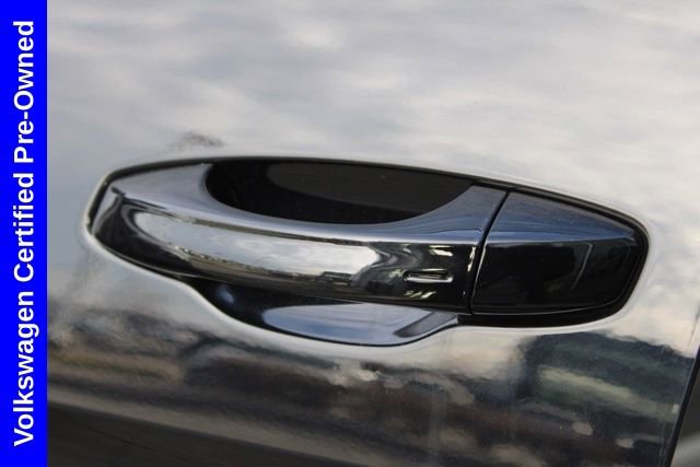 Used 2025 Volkswagen Atlas Peak Edition SE image 16