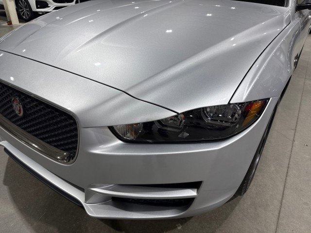 Used 2017 Jaguar XE Premium image 33